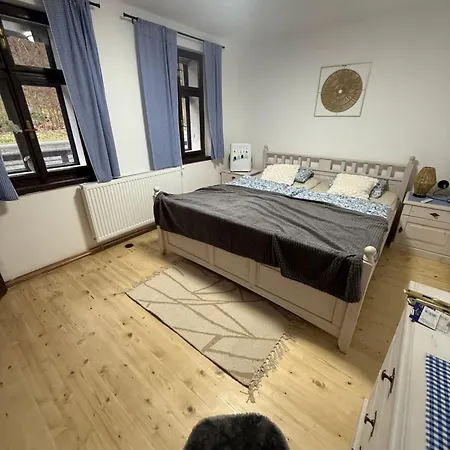 Pod Jelení Skálou * Dolní Dvůr